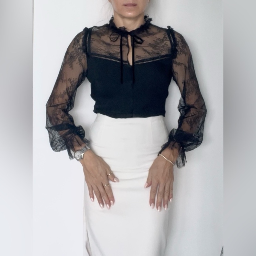 Elite Tahari Black silk Lace Top